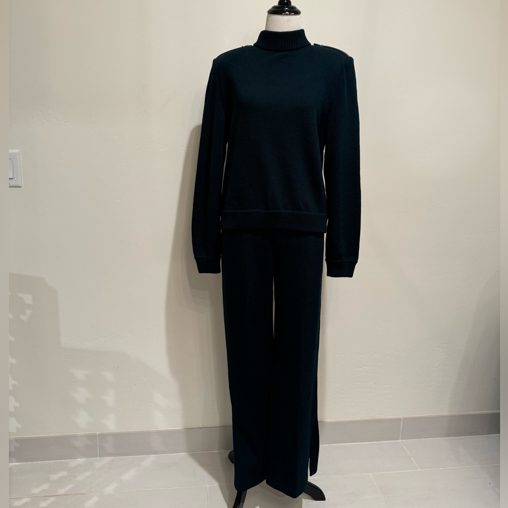 St. John Knit Sweater Pants Set